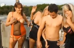 XXX Seks Oral, pelanggan di depan vitamin tambah nafsu makan dewasa suami pemabuk.