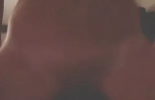 XXX istri dengan seorang pria kulit hitam di depan penafsu makan untuk dewasa suaminya bermain dengan sperma.