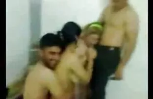 XXX Rekanku, menjilati madu untuk nafsu makan dewasa ayam tawanan perang.