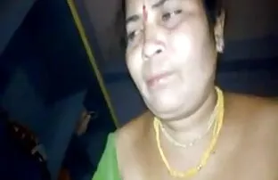 XXX Silki Smith membuka baju sofa merah vitamin nafsu makan untuk orang dewasa