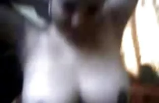 XXX Wanita multivitamin penambah nafsu makan dewasa Siberia menari di alam liar di hutan